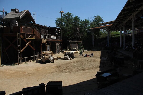 Однажды на Диком Западе